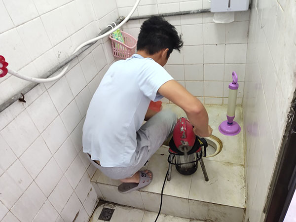 南昌管道堵塞冒臭氣 專業(yè)師傅現(xiàn)場(chǎng)解決問題